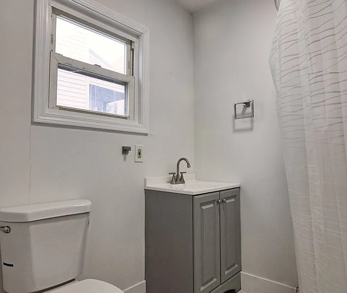 305 Hone Ave — Photo 4