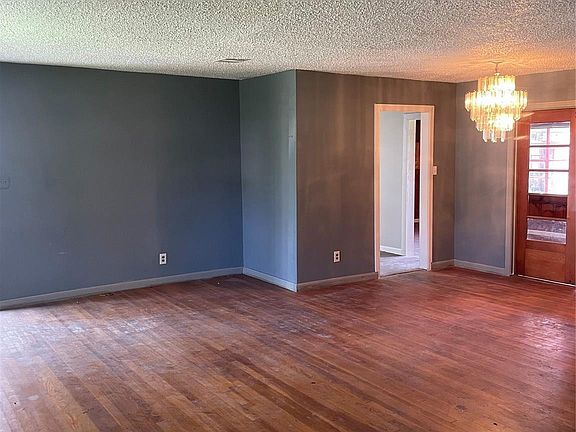 3rd image of 6627 Eastwood St