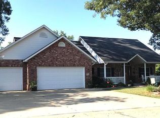 221 Michael Dr, Troy, IL
