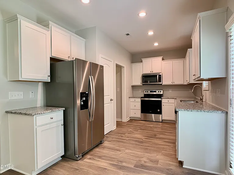 131 Diploma Dr — Photo 4