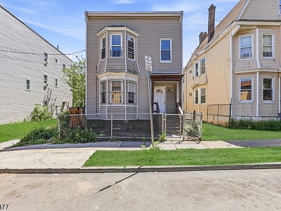 2nd image of 184 W Runyon St