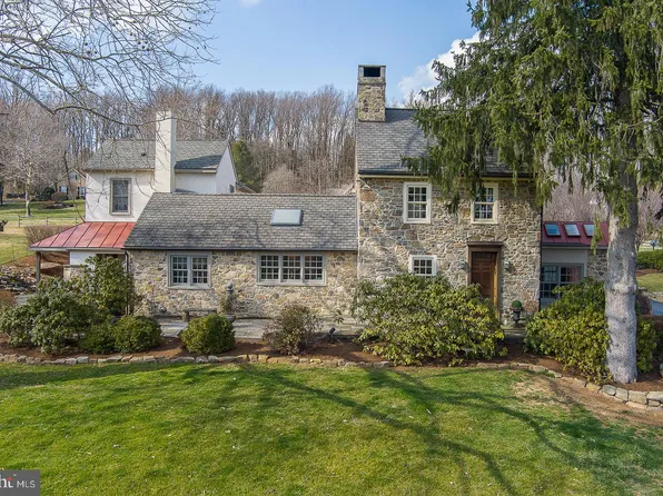 2 Fox Run Rd, Chester Springs, PA 19425