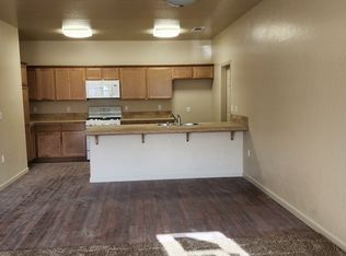 1225 S Pinkham Rd, Visalia, CA 93292