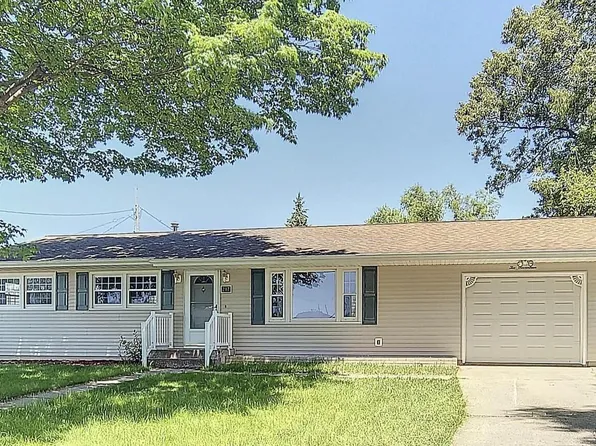 217 E 9th Ave, Colona, IL 61241
