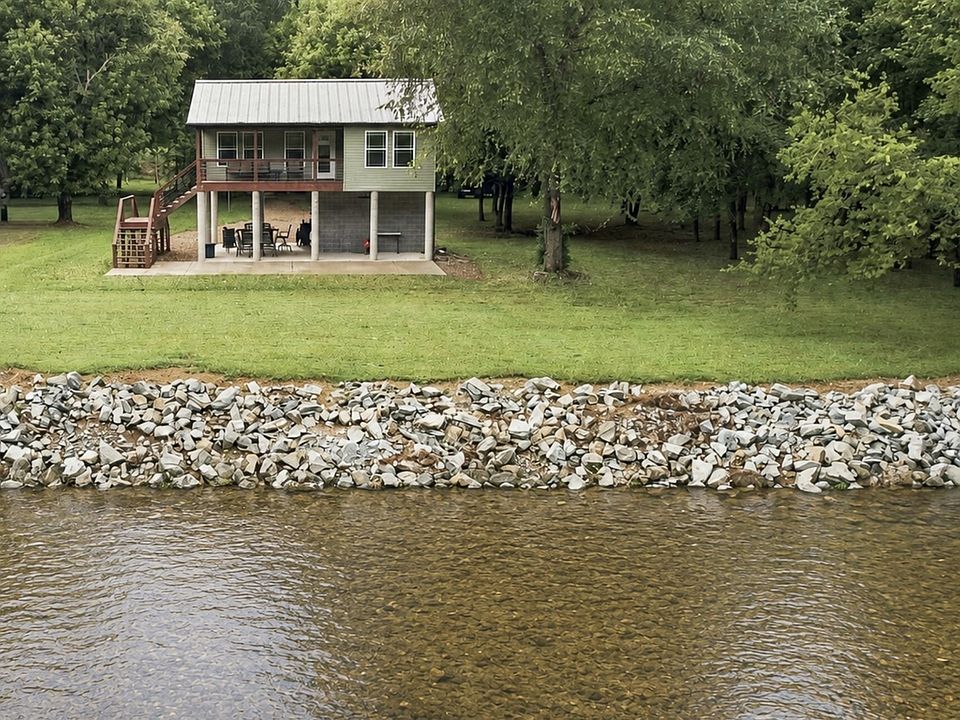 1st image of 52 Railroad Rd