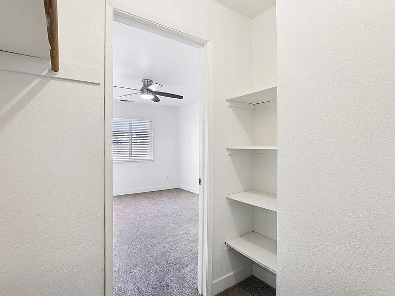 Interior 2x2