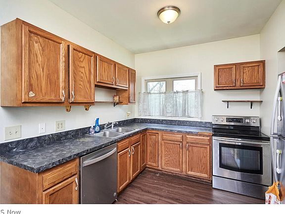 5th image of 645 Wesley Dr