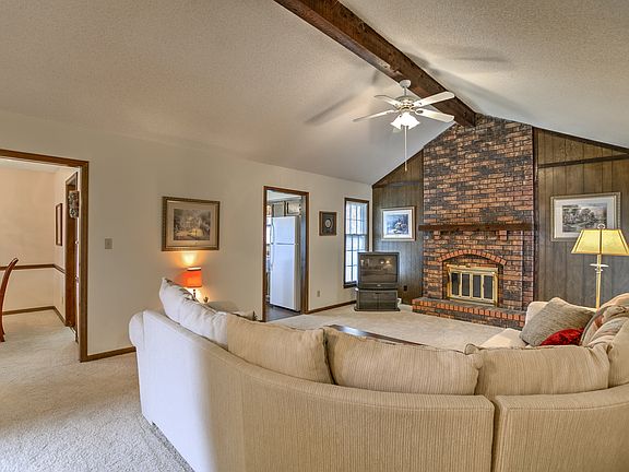 3rd image of 847 Canterbury Ln