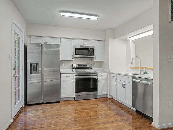 3rd image of 6941 Compton Ln