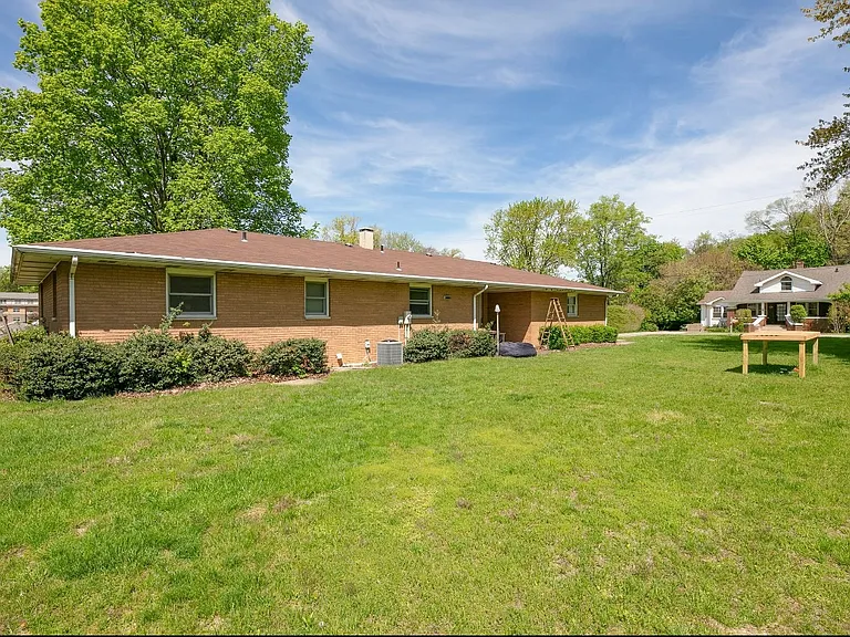54528 Willis Ave — Photo 6