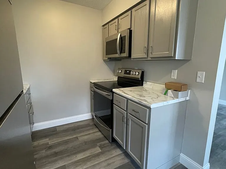 815 W. Columbia — Photo 3