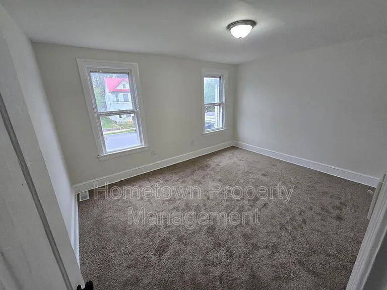 550 Nelson St — Photo 1