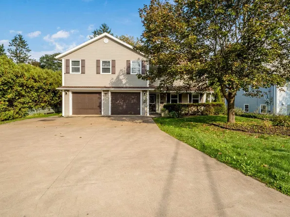 11 Robie Tufts Dr, Wolfville, NS B4P 1X2
