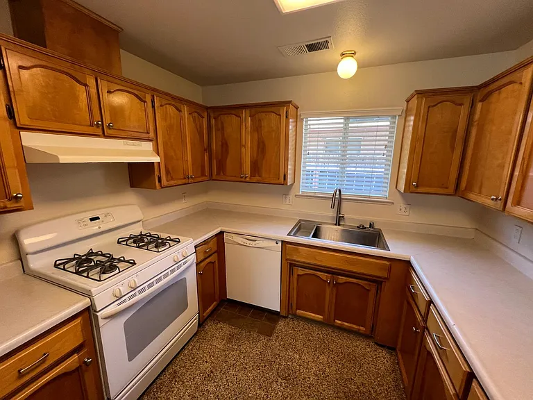 995 Vineyard Way — Photo 6