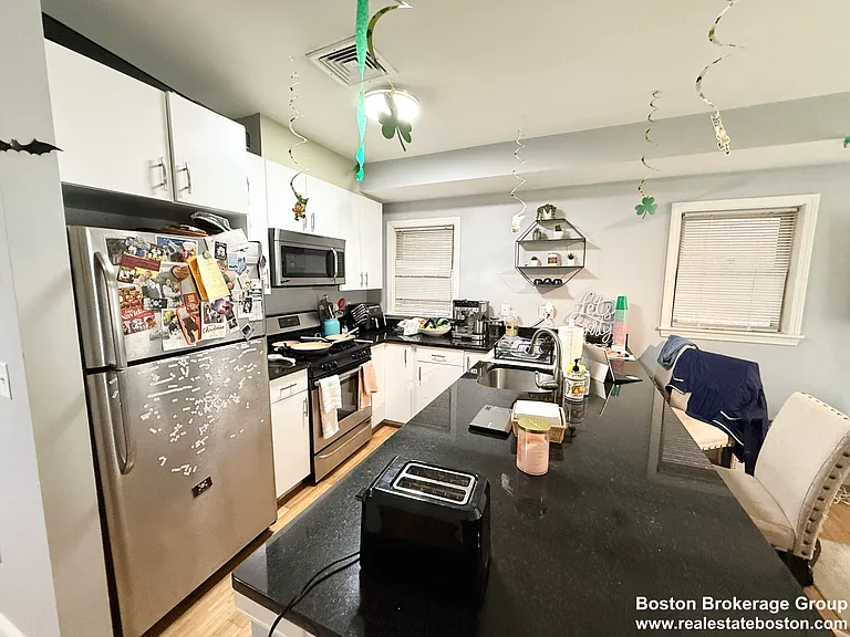 195 W 3rd St #1 — Photo 2