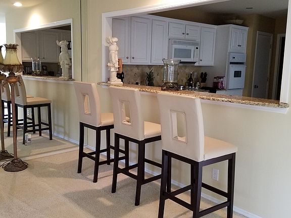 Open kitchen/granite bar