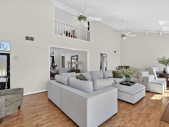 4th image of 812 Tam O Shanter Cir