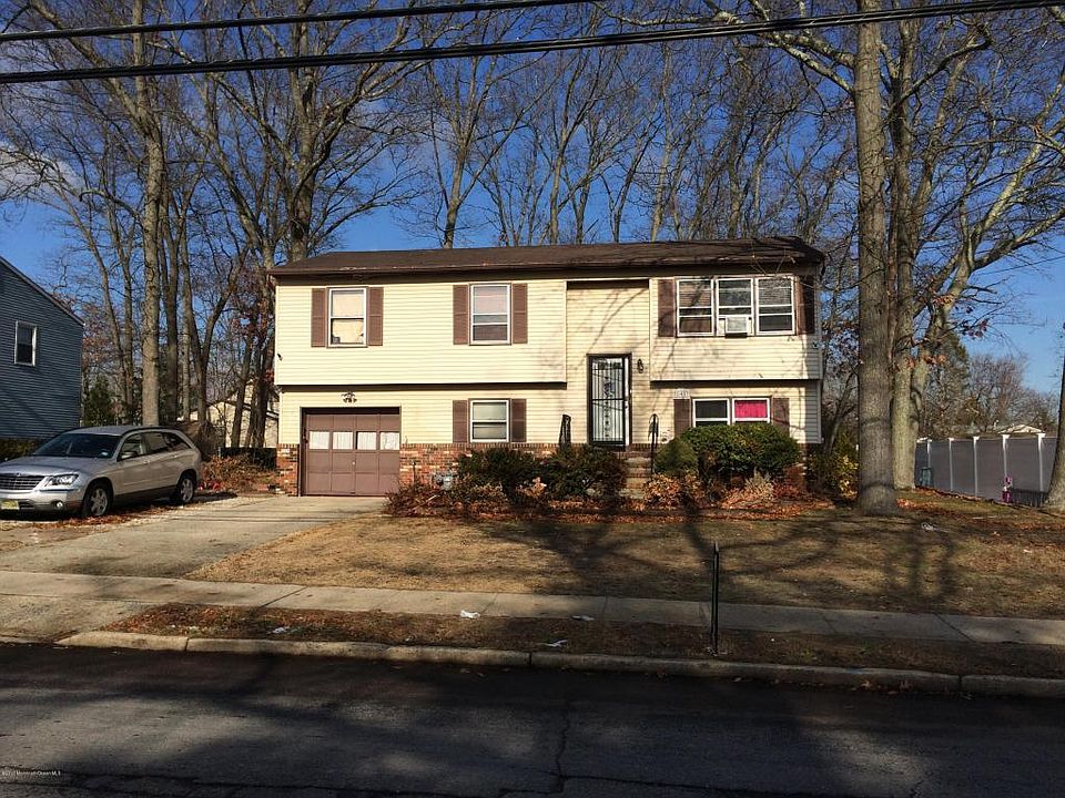 1st image of 141 Spruce St