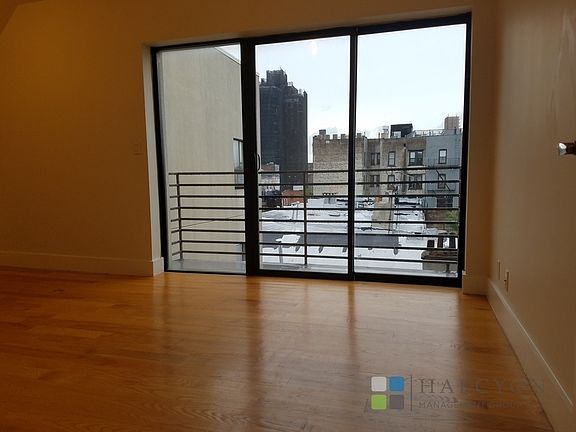 4th image of 320 Bedford Ave APT 4A