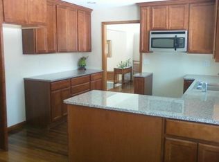 3062 S 149th St, New Berlin, WI 53151