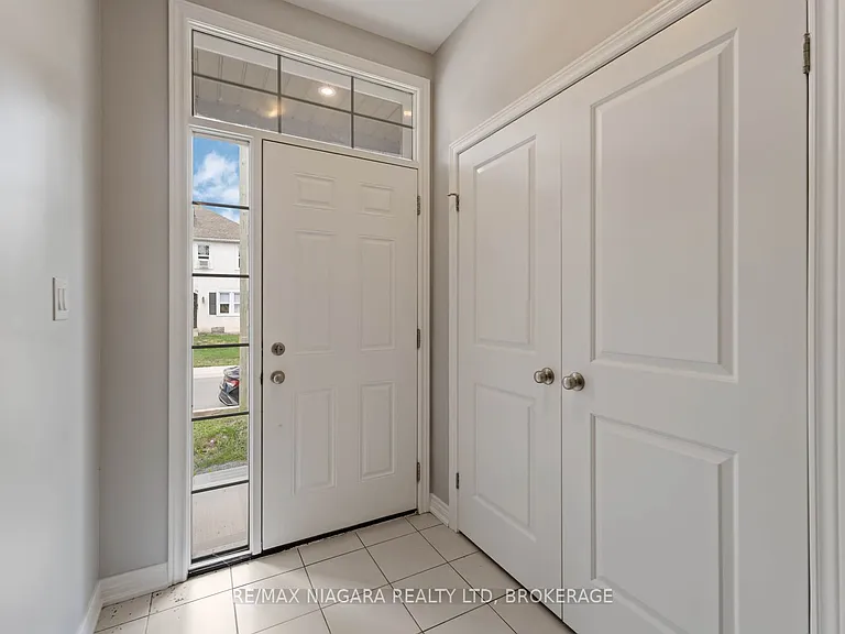 81 Grove St — Photo 2