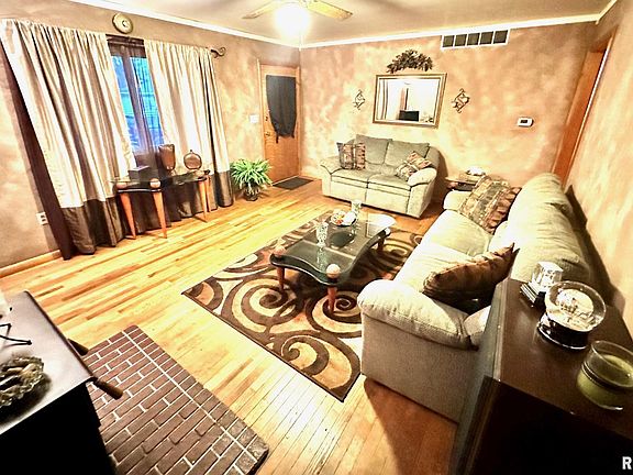 3rd image of 413 Southville Dr
