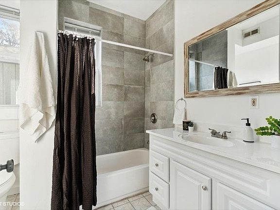 5th image of 2119 N Stave St APT 1R