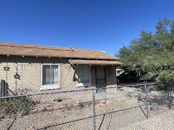 2nd image of 4002 S Lundy Ave