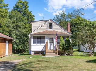 28 N Fostertown Dr, Newburgh, NY 12550