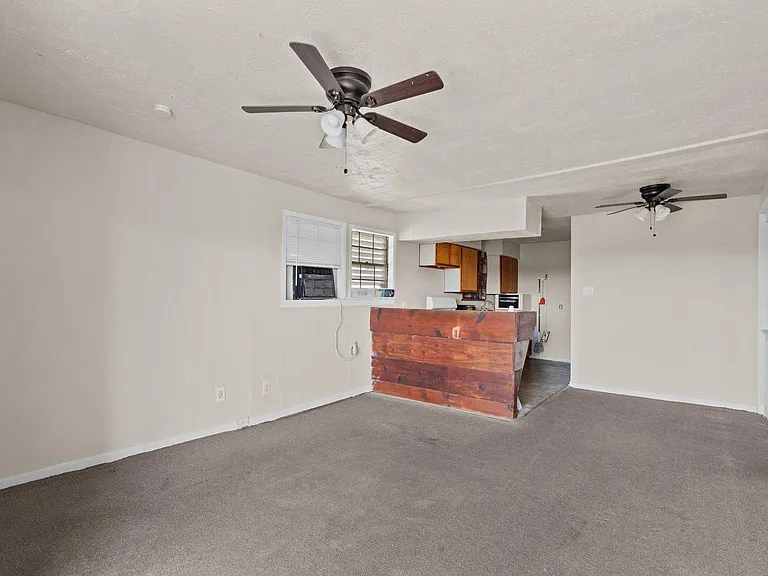 810 93rd St — Photo 3