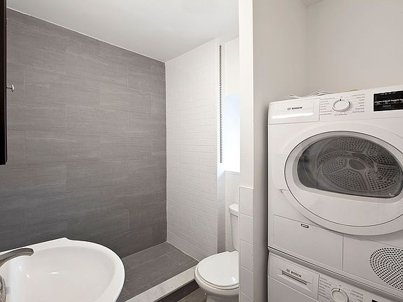 5th image of 329 E 6th St APT 20