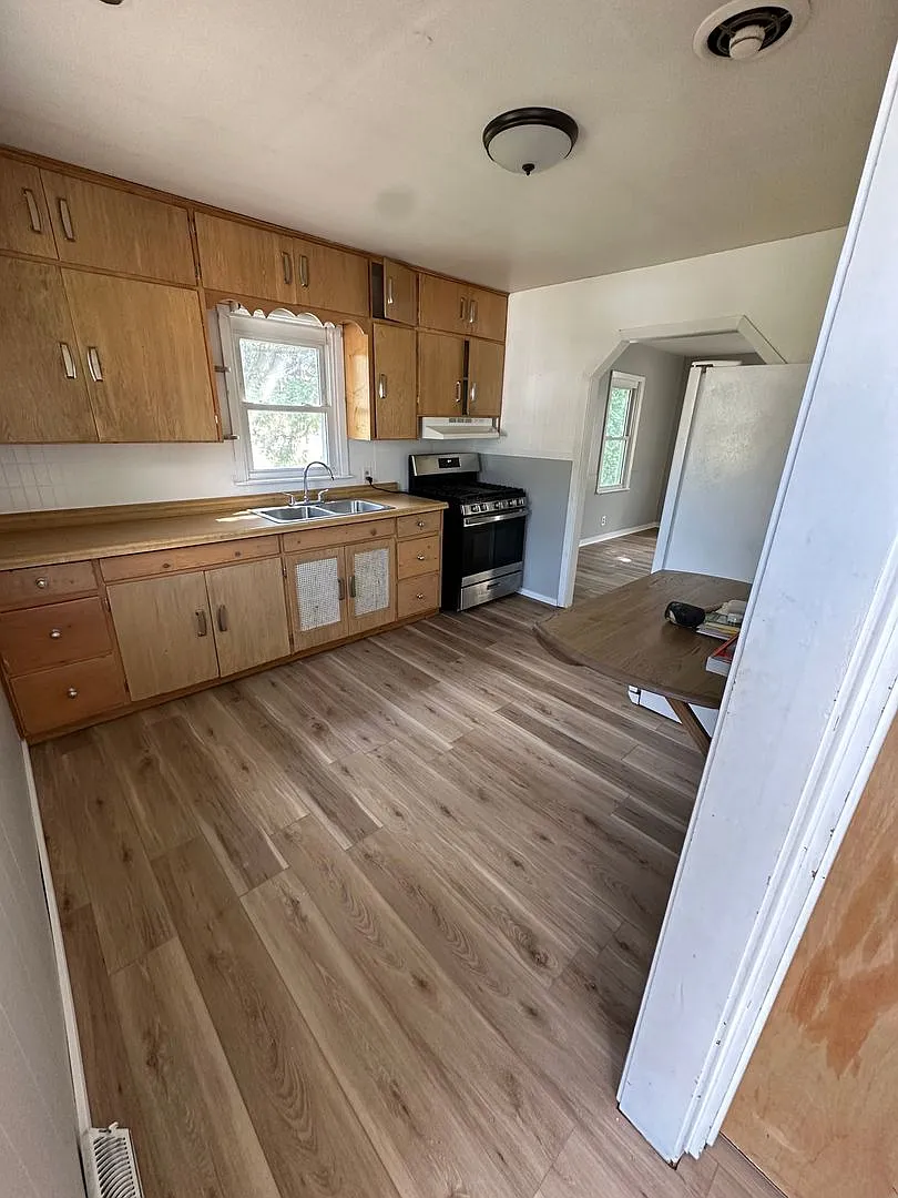 Updated 2 bedroom home! — Photo 2