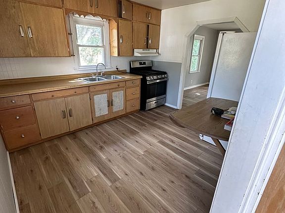 2nd image of 721 10th Ave