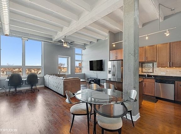 3rd image of 4131 W Belmont Ave Unit 403
