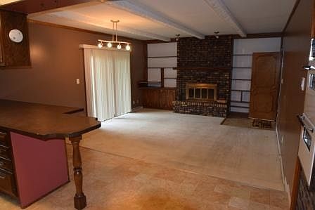 2nd image of 400 W 70th Pl