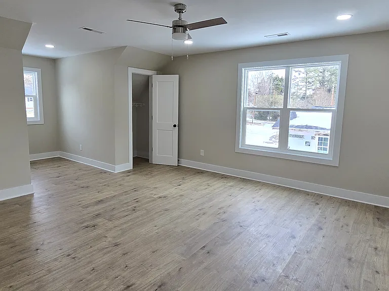 5058 Shattalon Dr — Photo 29