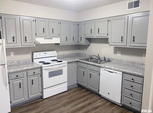 524 S Sweetbriar Dr #1, Chillicothe, IL 61523