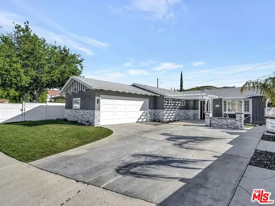 Building Photo - 28040 Ermine Pl