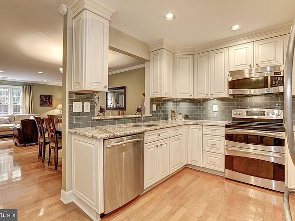 4th image of 10519 Englishman Dr #176