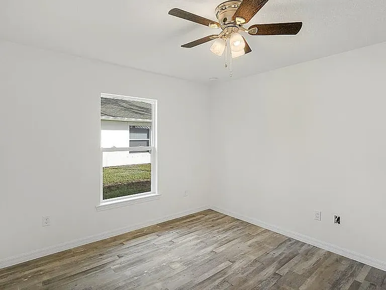 332 Del Monte Rd — Photo 2
