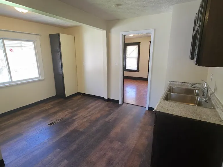 14409 Elm St — Photo 3