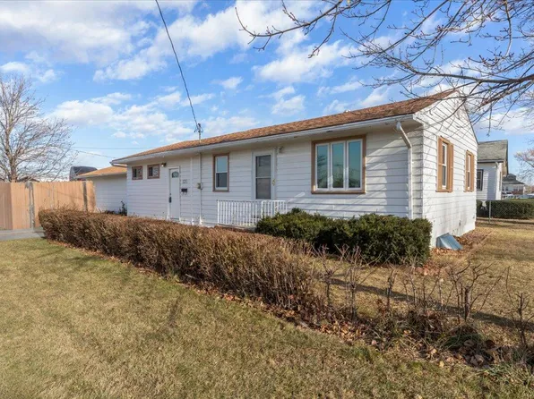 125 S 32nd St, Council Bluffs, IA 51501