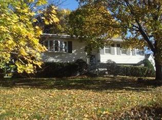 16 Sharon Dr, Poughkeepsie, NY 12603