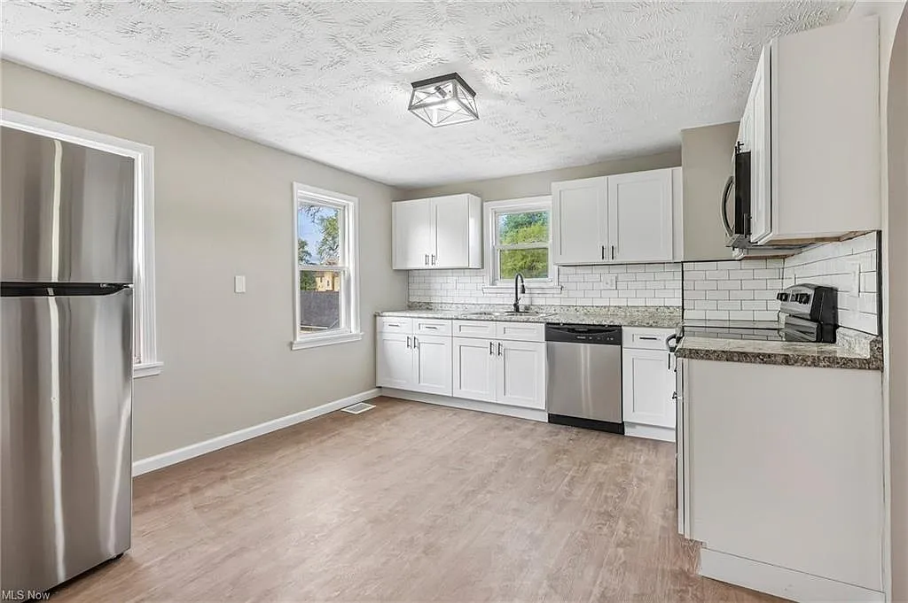 3 bed, 1600 sqft, $1,500 — Photo 2