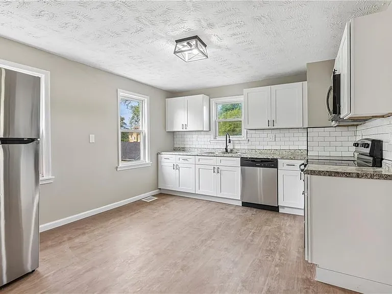 3535 Erin Ave #UP — Photo 2