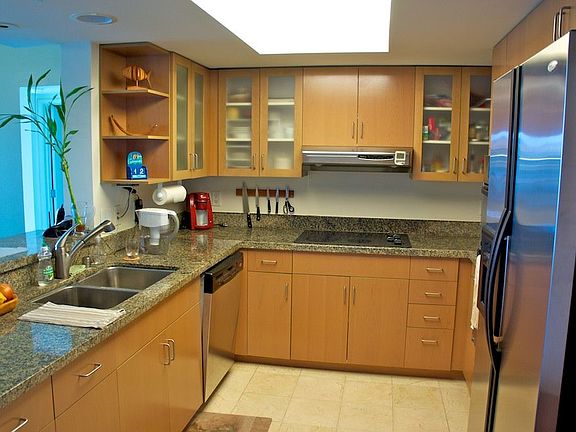 3rd image of 13700 Marina Pointe Dr Unit 618