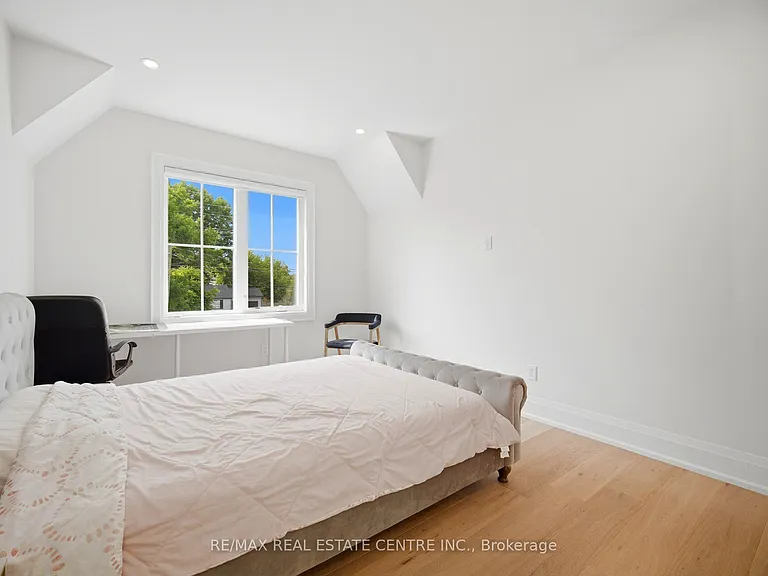 2450 Rebecca St — Photo 28