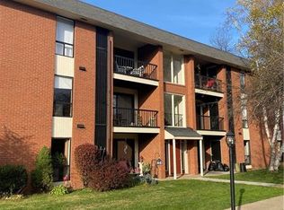 1000 College Park Dr APT 6, Coraopolis, PA 15108