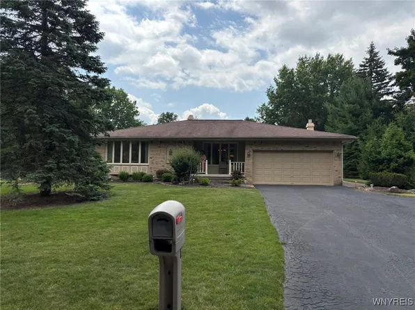 3 Butternut Cir, Orchard Park, NY 14127