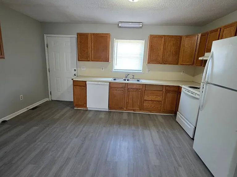 101-103 Fisher Ferry St — Photo 5